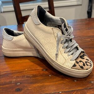 P448 Shoes in size 39